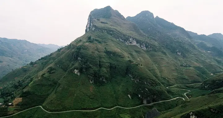 Road winding below the Mã Pí Lèng pass in Hà Giang