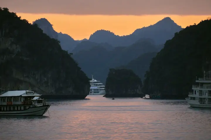 Sunset over Hạ Long Bay