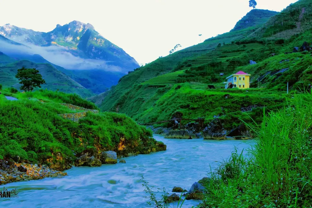 The turquoise Nho Quế River in a green valley, Hà Giang