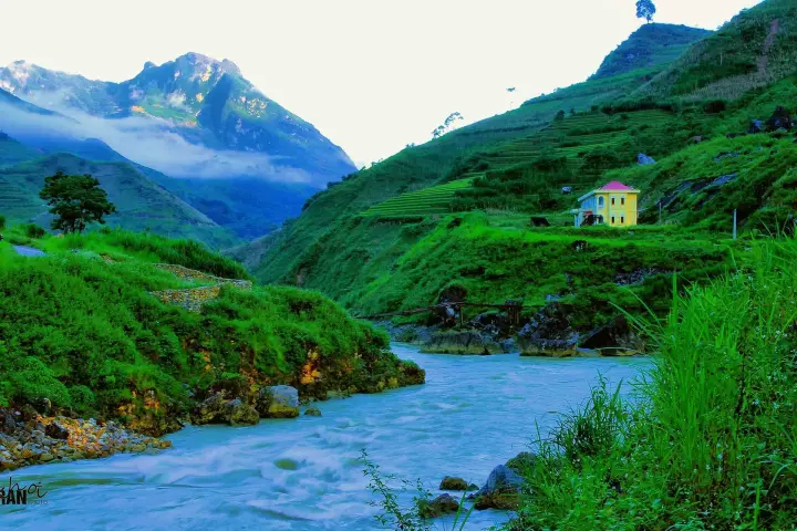 The turquoise Nho Quế River in a green valley, Hà Giang