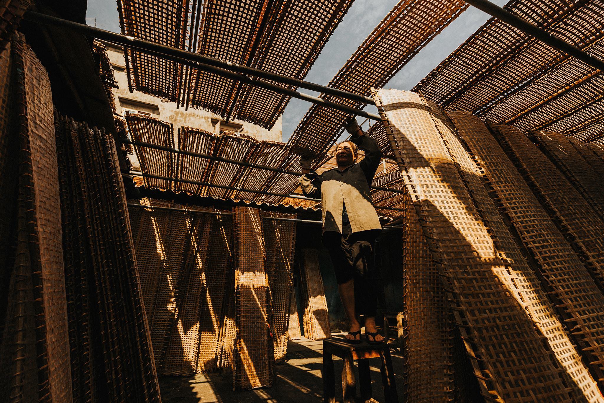 Nghề làm bánh đa ở làng cổ Thổ Hà