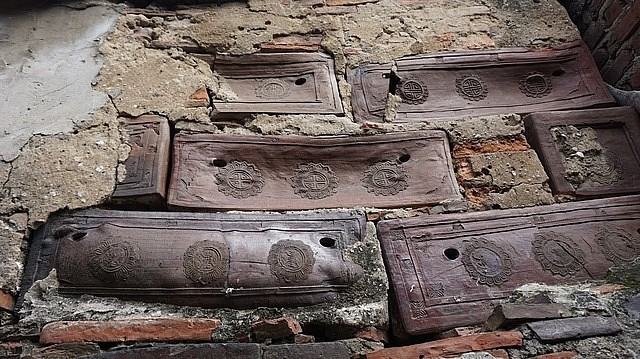 Tường gạch độc đáo ở làng cổ Thổ Hà