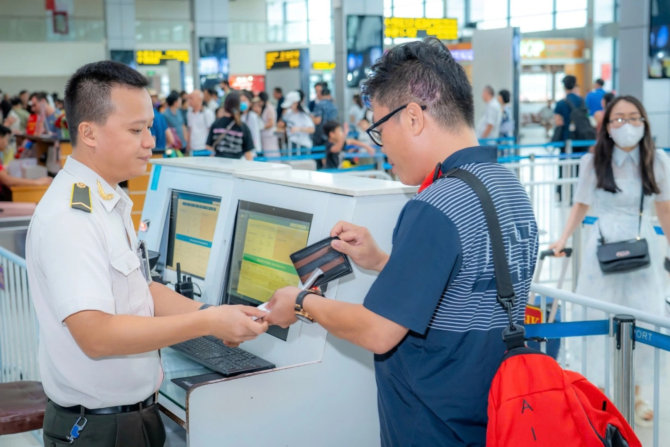 Chi tiết thủ tục xuất cảnh tại sân bay Nội Bài cập nhật mới nhất